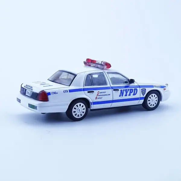 1/64 Scale Ford Crown Victoria CV Police Model - Image 2
