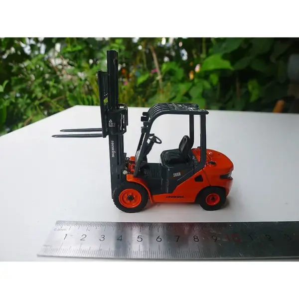 1:35 Scale Diecast LG30DT Forklift Model - Image 3