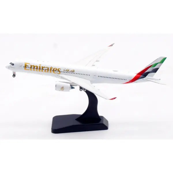 Emirates Airbus A350-900 Diecast Model 1:400 Scale - Image 2
