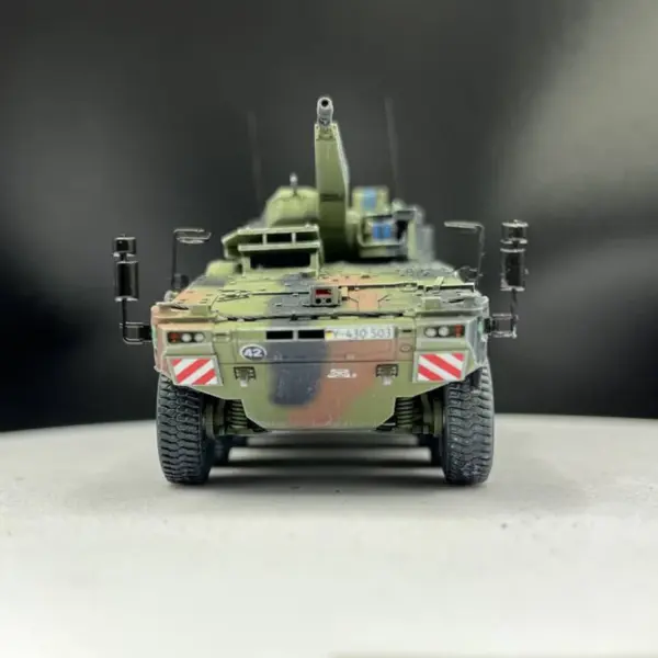 1:72 Scale Resin German Boxer Dog Model - Image 2