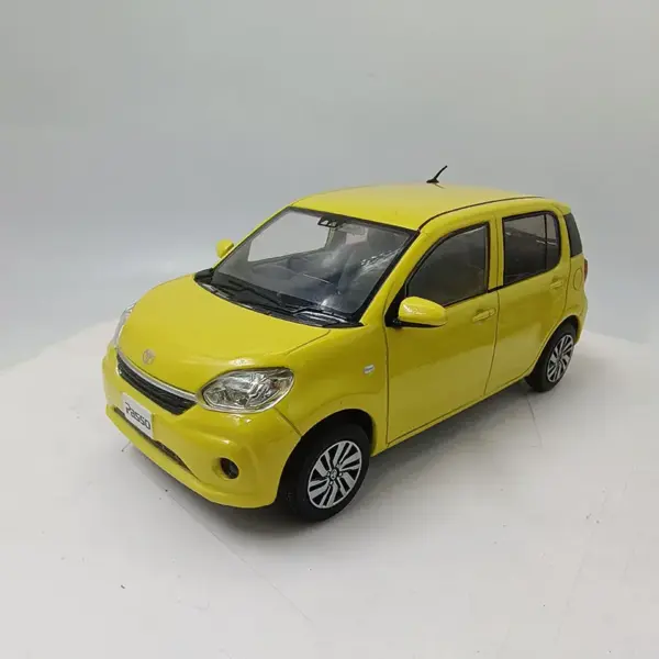 1:30 Scale Passo Alloy Hatchback Model Car - Image 2