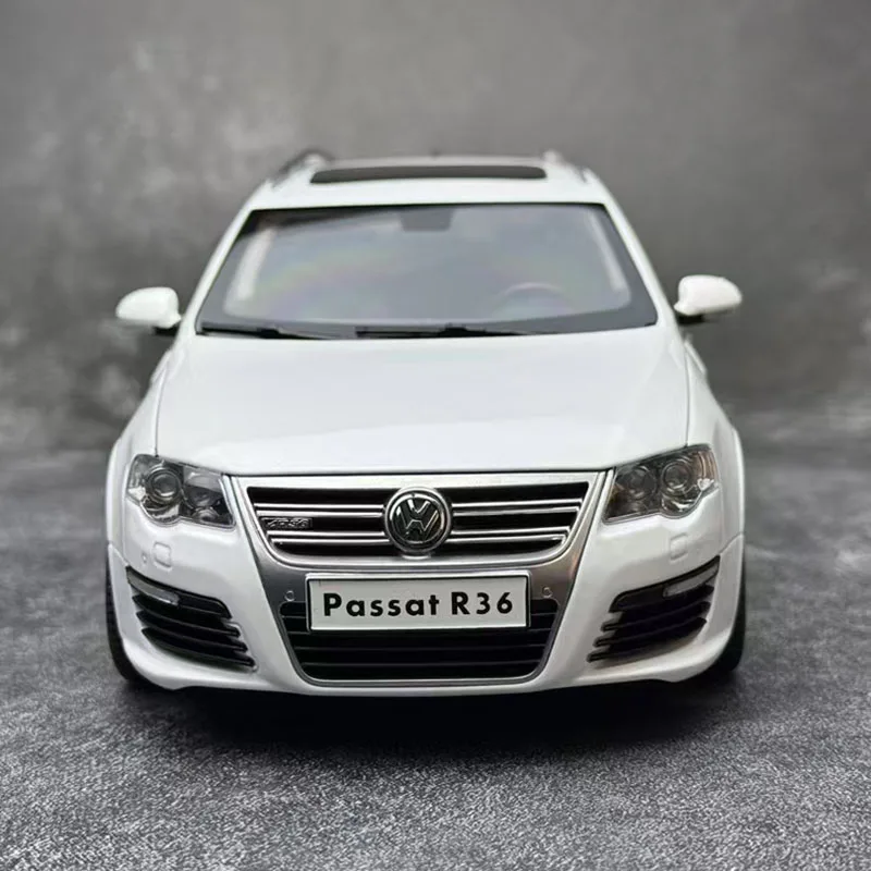 Volkswagen Passat R36 1:18 Alloy Model Car 3 Volkswagen Passat R36 1:18 Alloy Model Car - Image 3