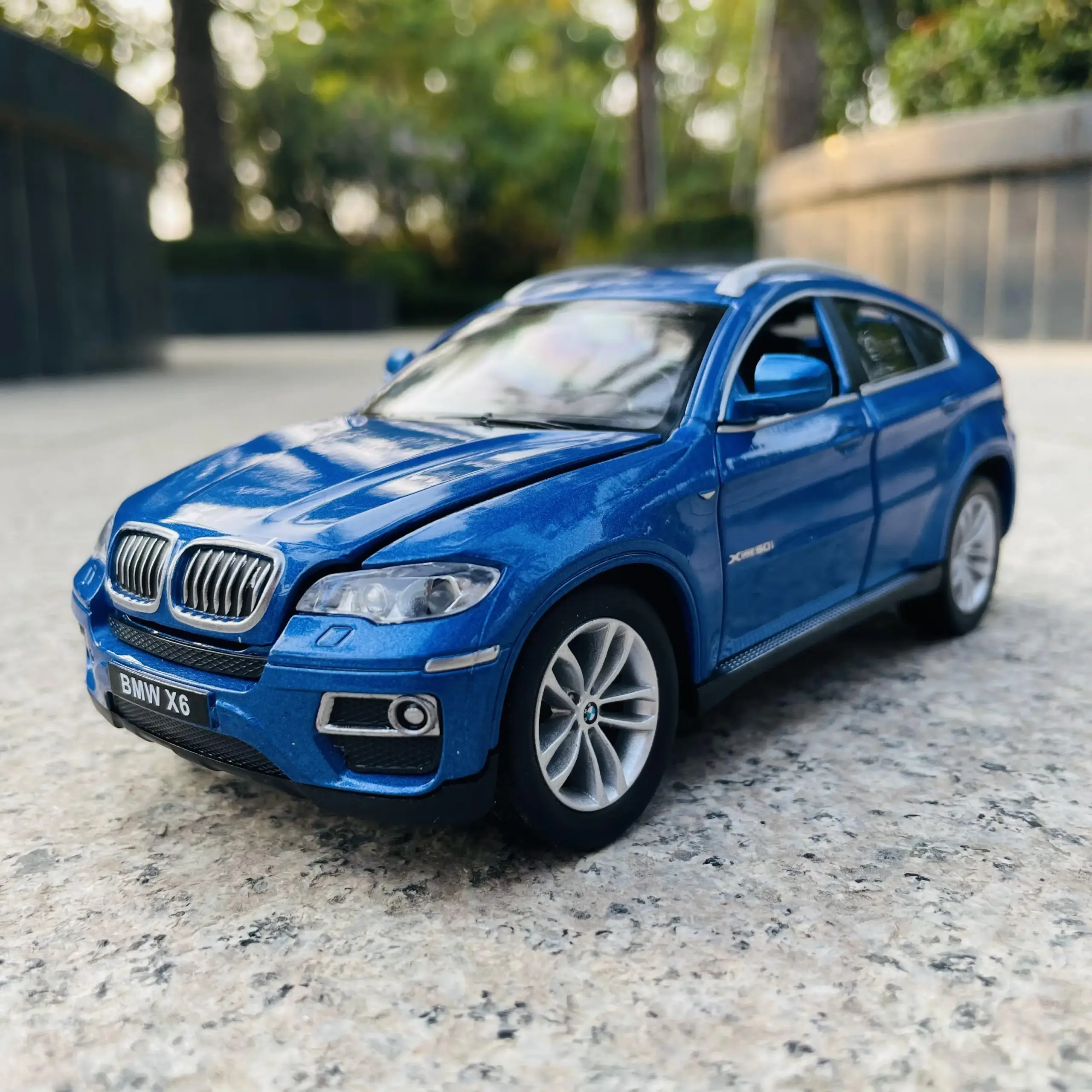 1:24 Scale BMW M4 DTM Alloy Car Model 11 1:24 Scale BMW M4 DTM Alloy Car Model - Image 11