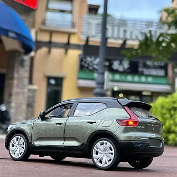 1:32 Scale Alloy Volvo XC40 Car Model - Image 3
