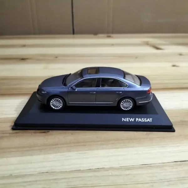 2011 Passat Diecast Model 1:43 Scale Flaws - Image 4