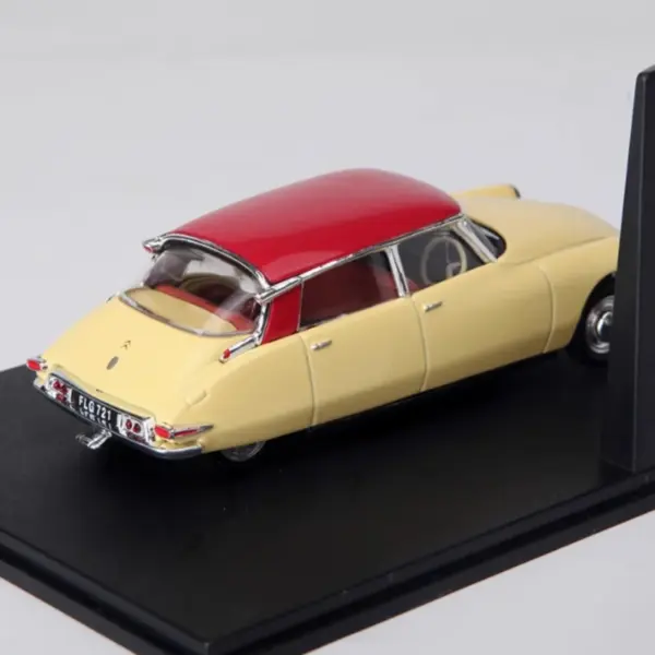 Diecast Citroen DS 19 Model 1/43 Scale - Image 3