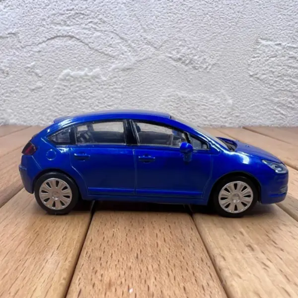 1:64 Scale Citroen 2004 C4 Alloy Model Car - Image 3