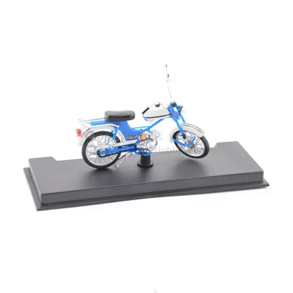 1:24 Scale Riga-22 Soviet Motorcycle Model - Image 4