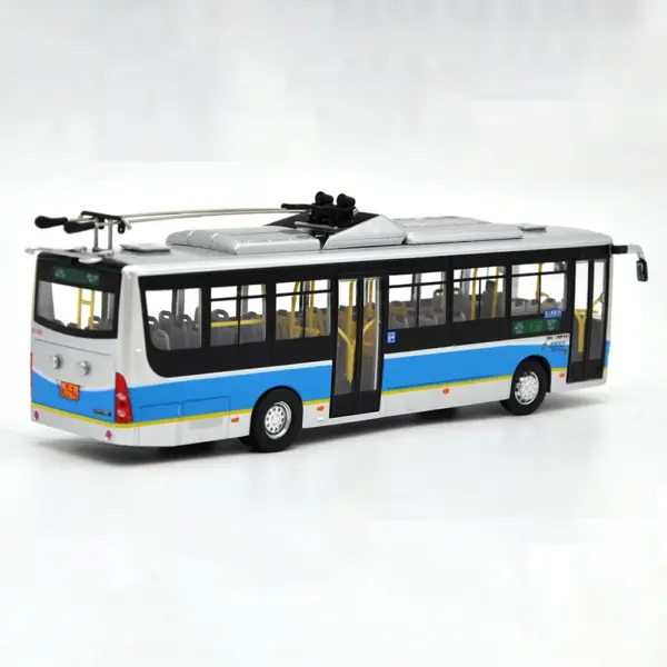1:64 Scale Diecast Beijing City Bus Model - Image 3