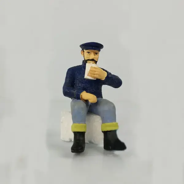 1:25 Scale RC Model Captain Sailor Doll - Image 8