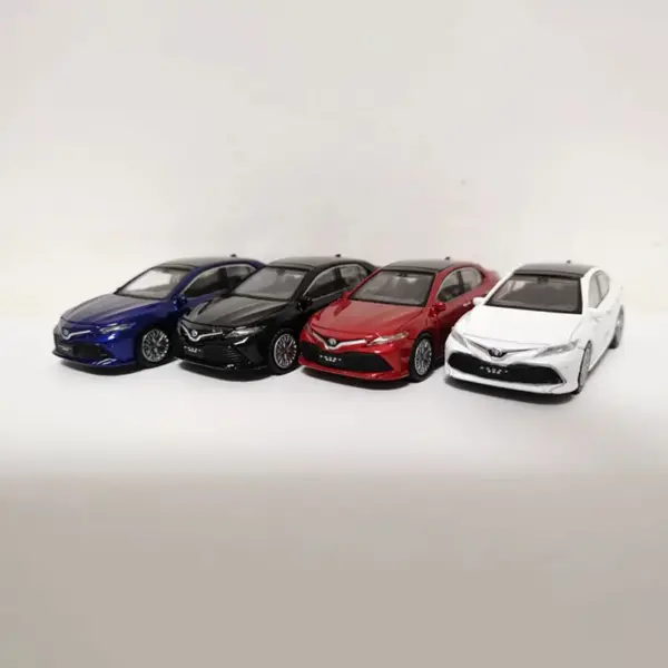 1:64 Scale Toyota Camry Diecast Model Car - Image 2