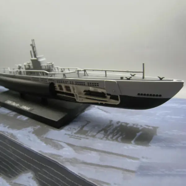 Diecast 1/350 USS BARB WWII Submarine Model - Image 4