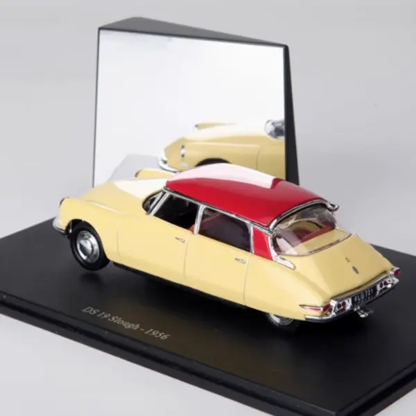 Diecast Citroen DS 19 Model 1/43 Scale - Image 2