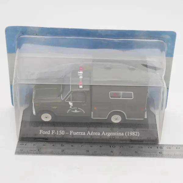 1:43 Scale Diecast 1982 Ford F-150 Ambulance - Image 6