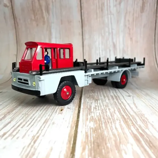1:43 Scale Dinky Saviem Alloy Transporter Model - Image 2