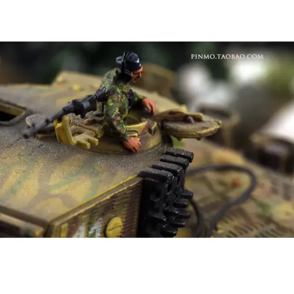 1:72 Scale Resin German Armored Soldiers Set - Image 2