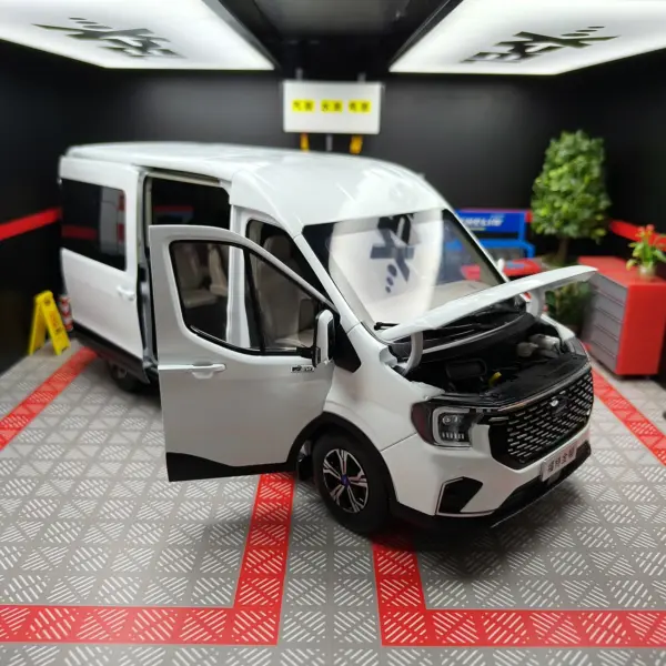 1:18 Scale Diecast Ford Transit T8 Collectible Model - Image 4