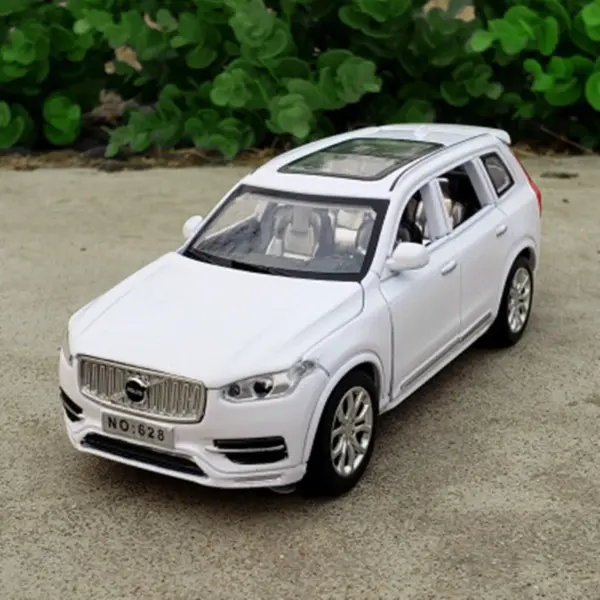 1:32 Scale Alloy Volvo XC90 Diecast Model - Image 9