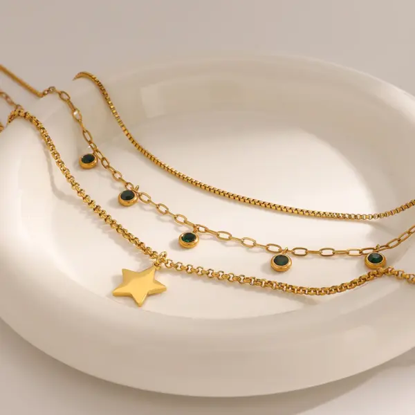 Vintage Green Star Pendant Necklace for Women - Image 4