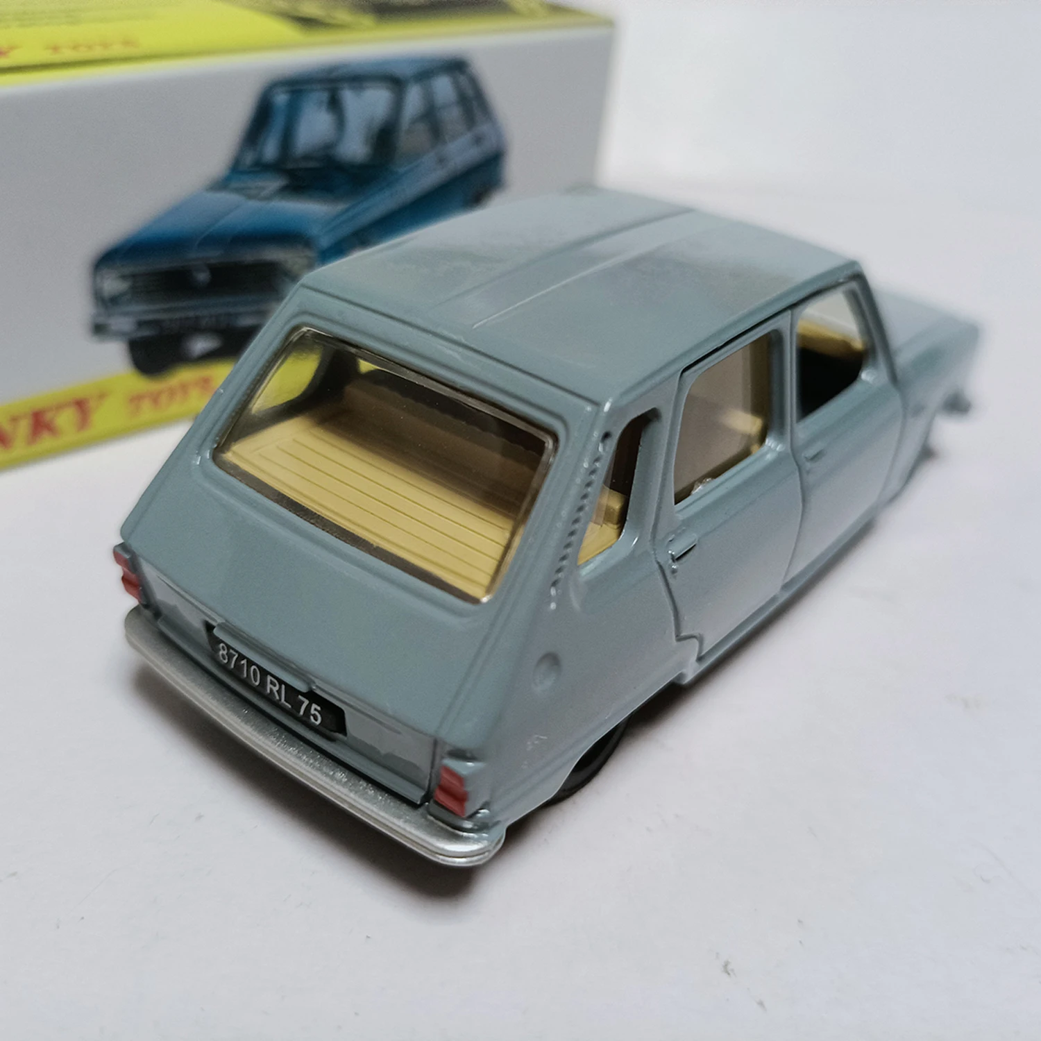 Dinky 1:43 Renault 6 Diecast Collectible Model 3 Dinky 1:43 Renault 6 Diecast Collectible Model - Image 3