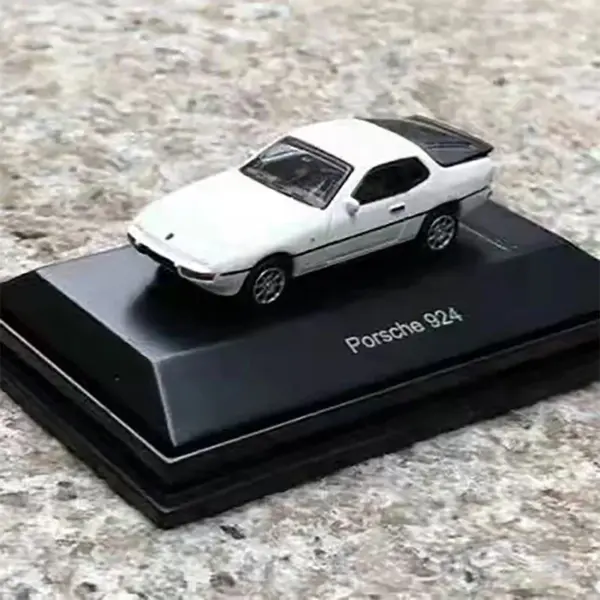 Diecast Porsche 911 R 924 Model 1:87 Scale - Image 3