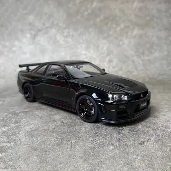 1:18 Nissan GT-R35 Nismo Model Car with Flaws - Image 10