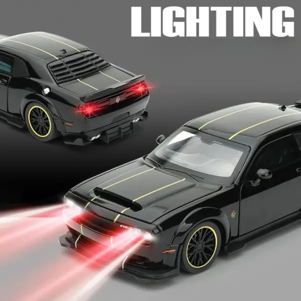 1:32 Dodge Challenger Hellcat Alloy Model Car - Image 3