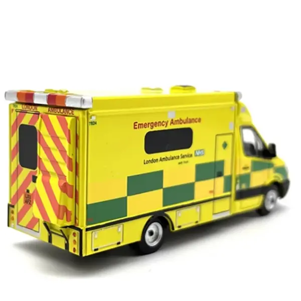 1:76 Scale OXFORD Diecast Ambulance Model - Image 4
