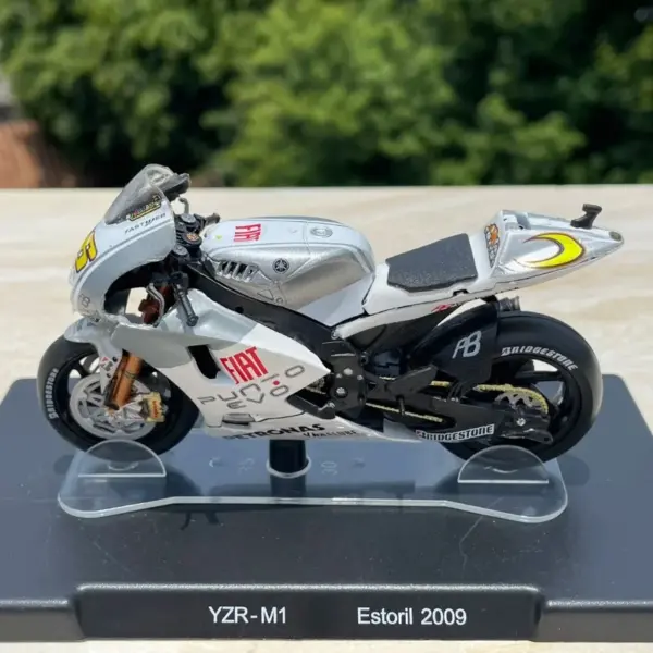 YAMAHA YZR-M1 2009 Diecast Model 1:18 Scale - Image 4