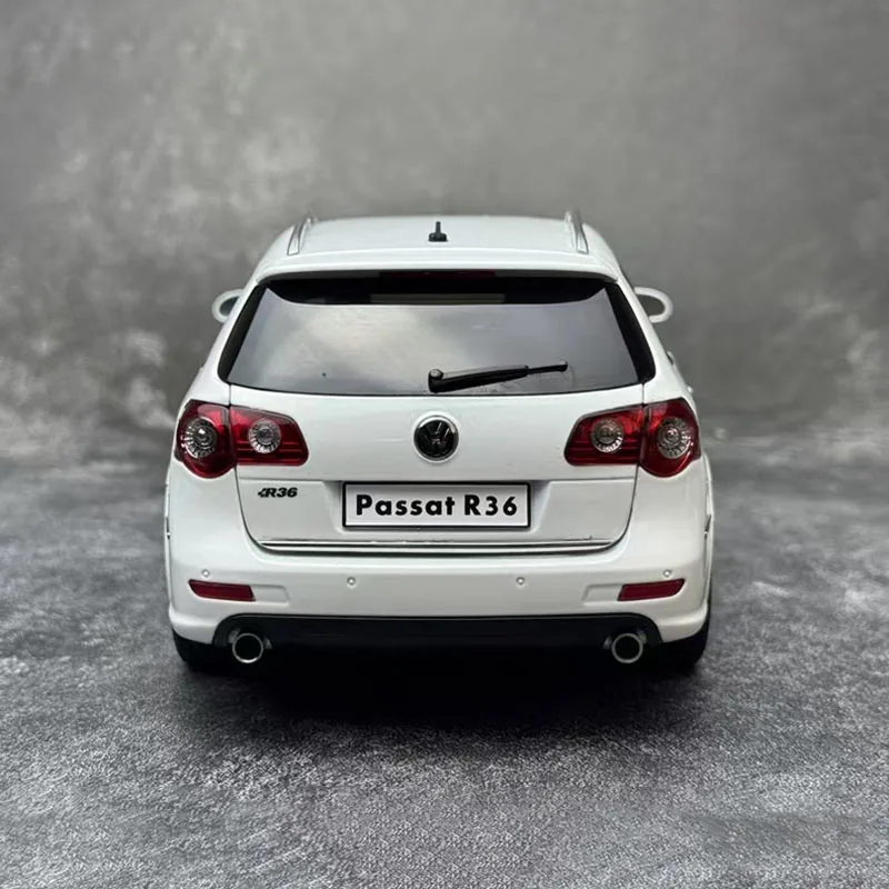 Volkswagen Passat R36 1:18 Alloy Model Car 4 Volkswagen Passat R36 1:18 Alloy Model Car - Image 4