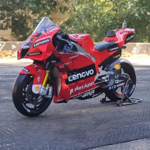 Maisto 1/6 Scale Ducati Desmosedici GP Model