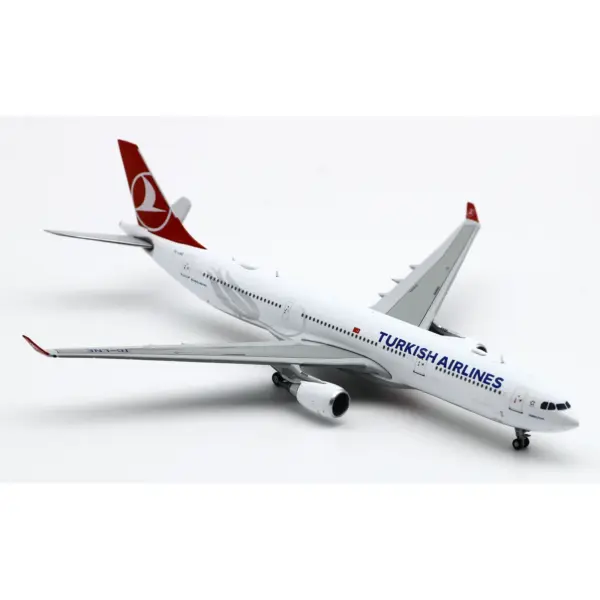 Turkish Airlines Airbus A330-300 Diecast Model 1:400 - Image 4