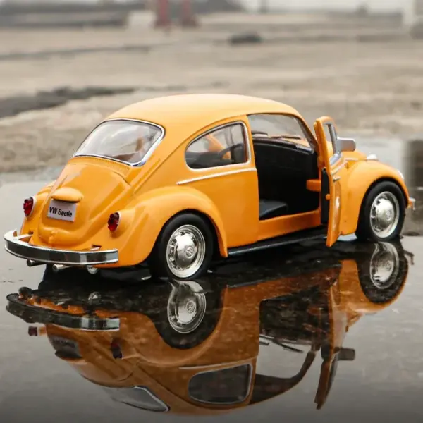 1:36 Classic Volkswagen Beetle Alloy Model - Image 4