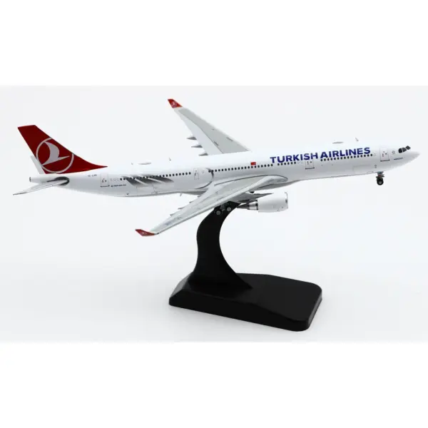 Turkish Airlines Airbus A330-300 Diecast Model 1:400 - Image 3