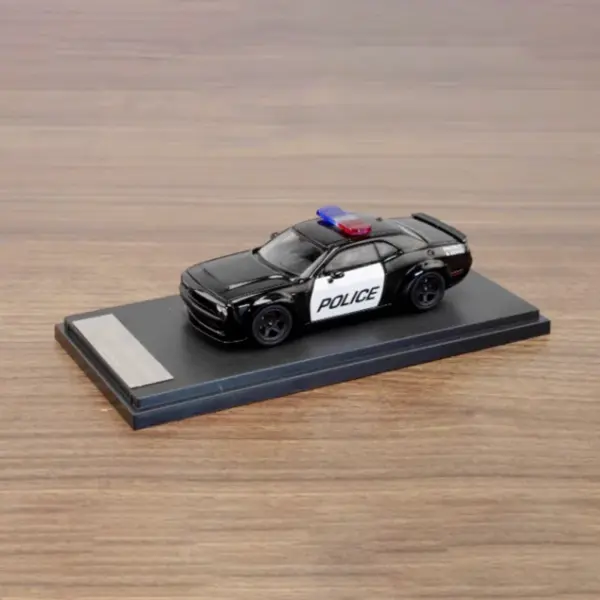 1/64 Dodge Challenger SRT Hellcat Diecast Model - Image 7