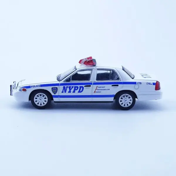 1/64 Scale Ford Crown Victoria CV Police Model - Image 4