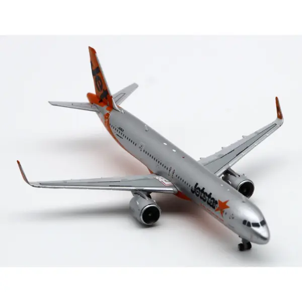 Jetstar Airbus A321neo Scale Model JA26LR - Image 4