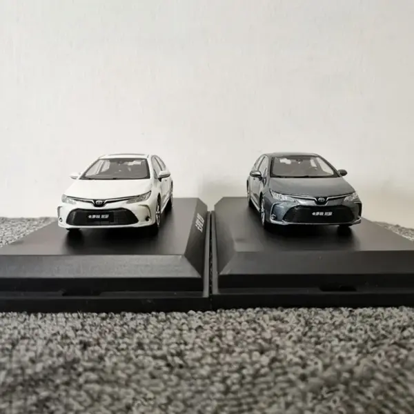 1:43 Scale Diecast Alloy Car Model Collectible - Image 6