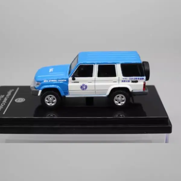 1:64 Diecast 2014 Land Cruiser LC76 Model Car - Image 4