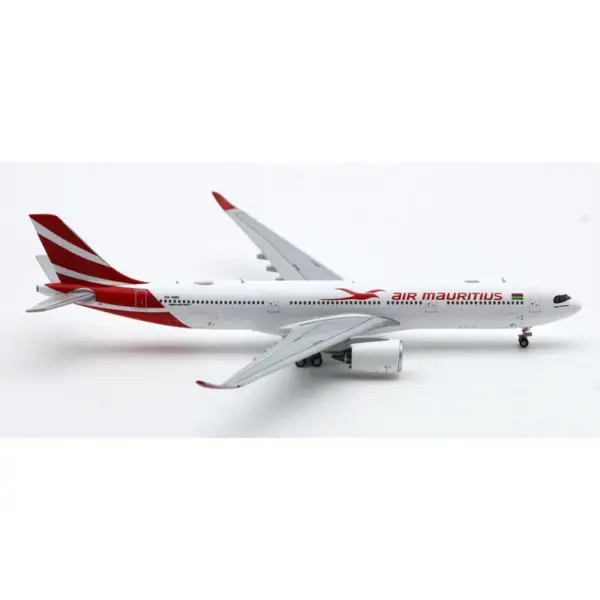 XX4169 Air Mauritius Airbus A330-900NEO Diecast Model - Image 6