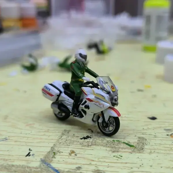 1:64 Scale Police Figure Model for Display - Image 2