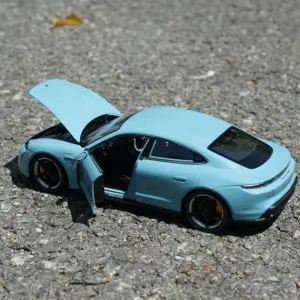 Welly 1:24 Porsche Taycan Turbo S Diecast Model 17 Sf47fe18c776f4d28a54d2619a2d7acd4d