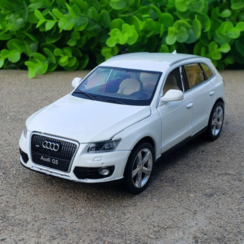 1/32 Audi Q5 Alloy Diecast Car Model 4 1/32 Audi Q5 Alloy Diecast Car Model - Image 4