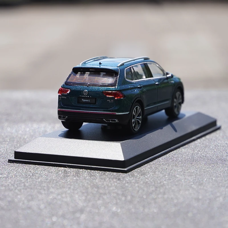 Diecast Alloy 1:43 Blue TIGUAN L 2022 Model 2 Diecast Alloy 1:43 Blue TIGUAN L 2022 Model - Image 2