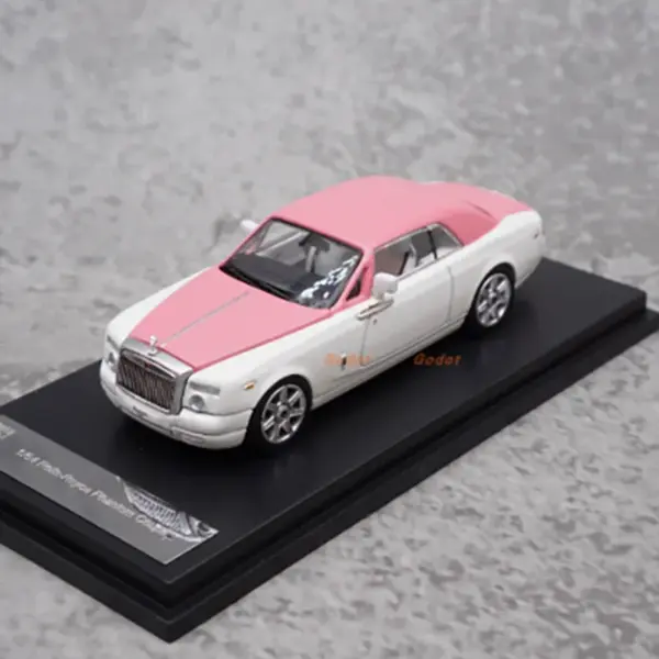 1:64 Scale Diecast Rolls-Royce Luxury Sedan - Image 7