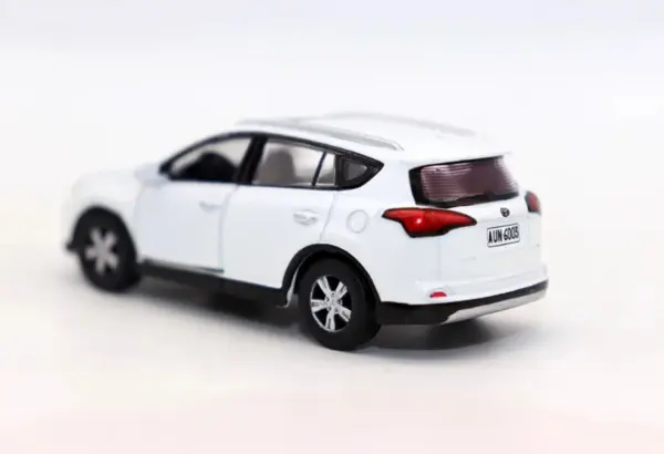1/64 Scale RAV4 Alloy Car Model with Flaws - Image 4