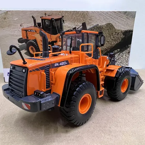 1:40 Scale DOOSAN DL420A Diecast Loader Model - Image 4