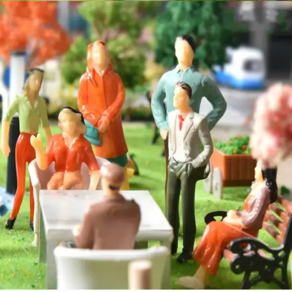 1/25 Scale Painted Seated Architecture Figures - Image 6