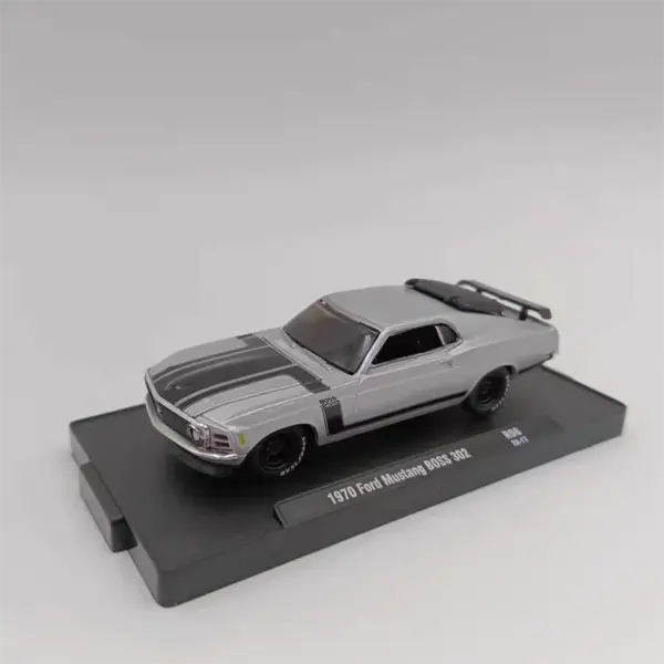 1:64 Scale Ford Mustang BOSS 302 Diecast Model - Image 2