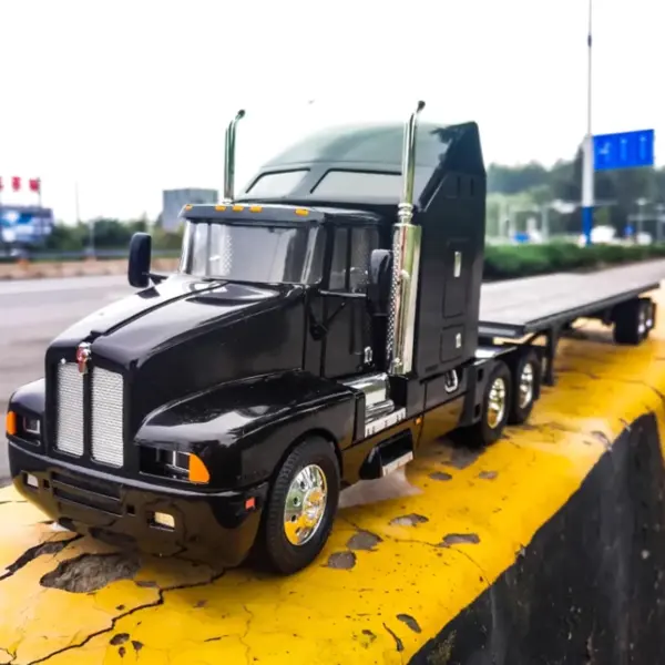 1:24 Scale Die-cast Flatbed Truck Model - Image 5